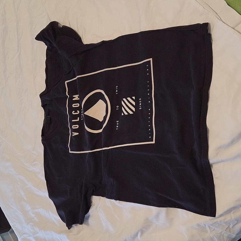 Volcom black  t-shirt